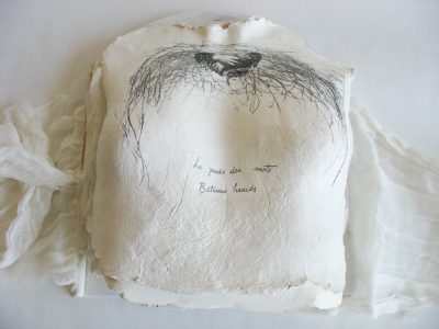 Le poids des mots / Between hands