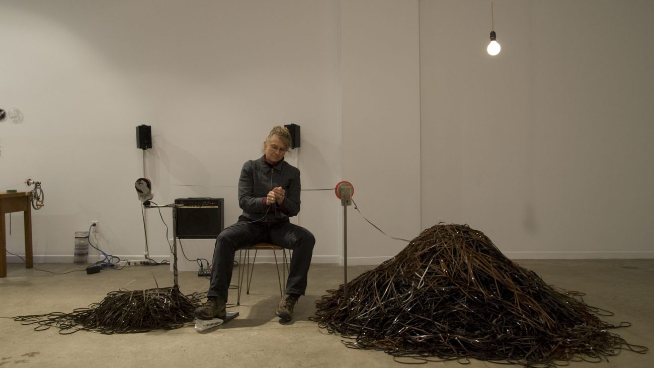 Karen Trask performing "Cette nuit défaire", at Galerie La Centrale, 2008