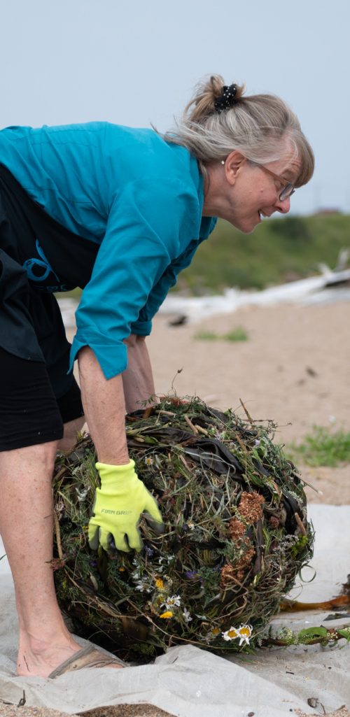 Karen Trask performing "La Berge bouge/The Shifting Shore", 2021