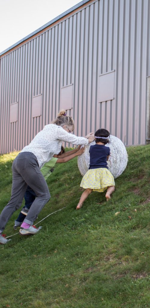 Karen Trask performing "Do Undo Redo", 2017