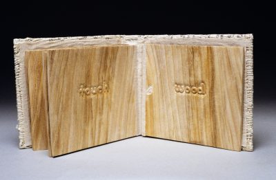 Touch Wood / Toucher du bois
